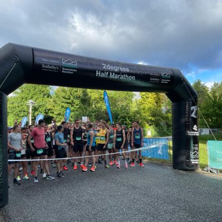 Queenstown marathon with 10.000+ runners timed by MYLAPS
